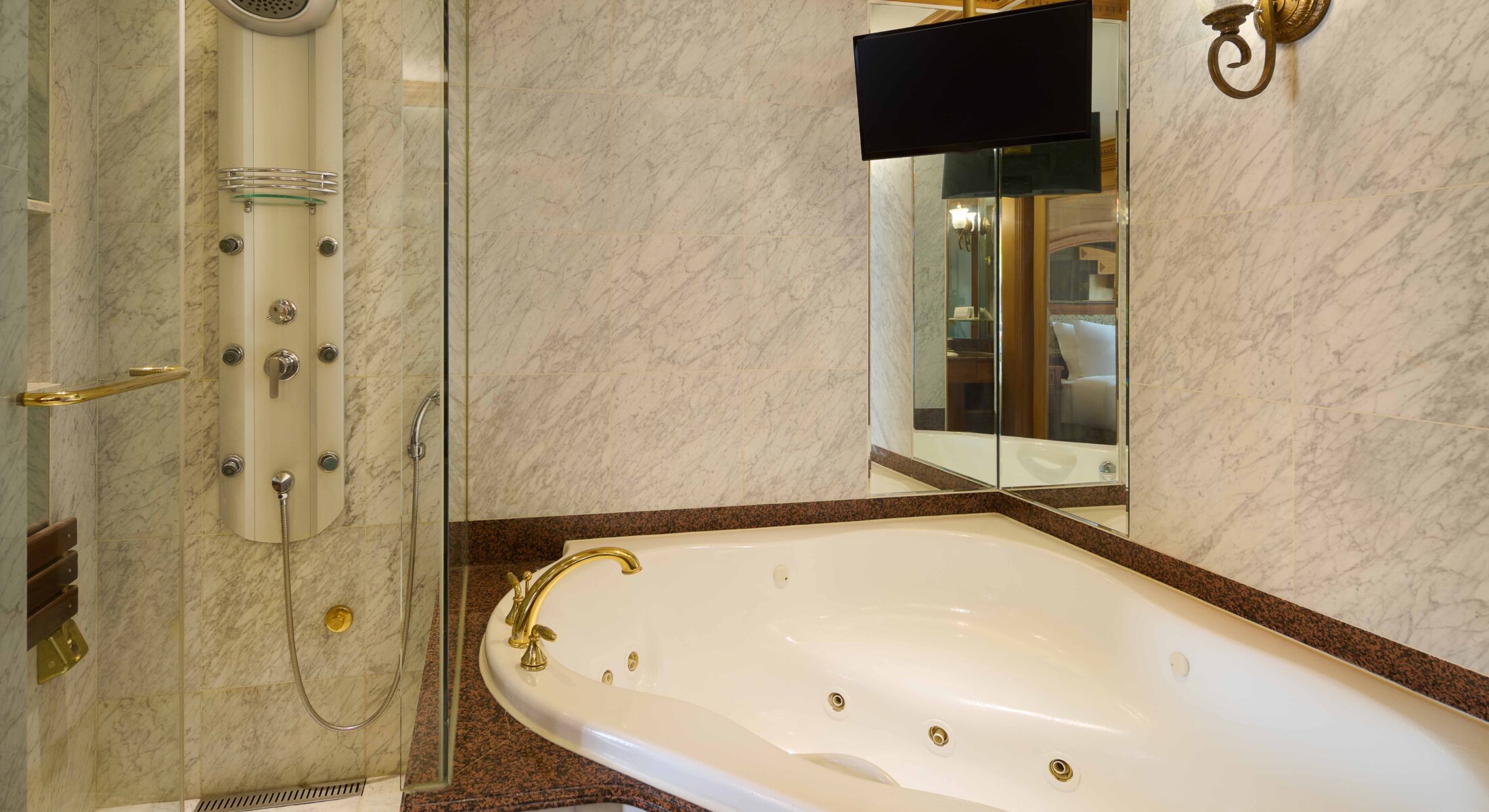 Deluxe Suite, Duplex, Ideal for family room image