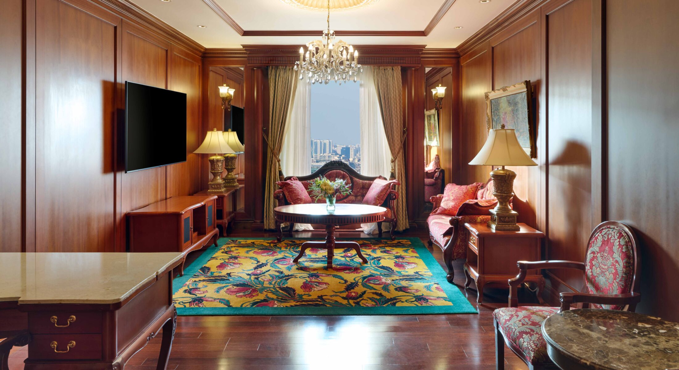 Deluxe suite, corner room image