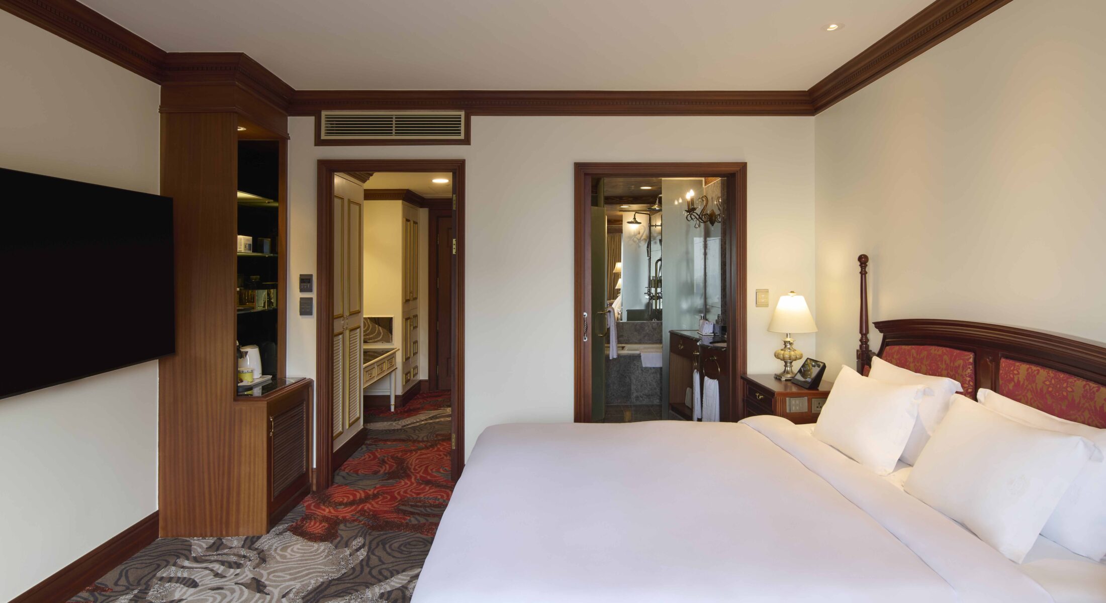 Deluxe Panoramic view room image