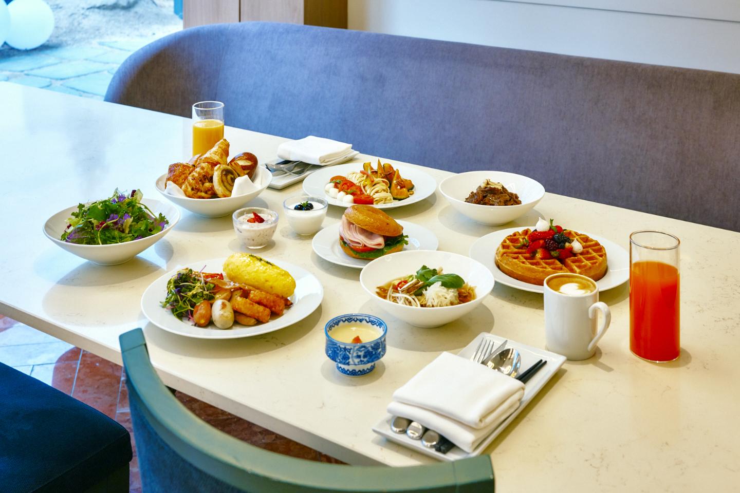 breakfast at buffet familiar